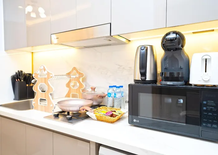 Easygo - Azizi Riviera 9 Bright Studio