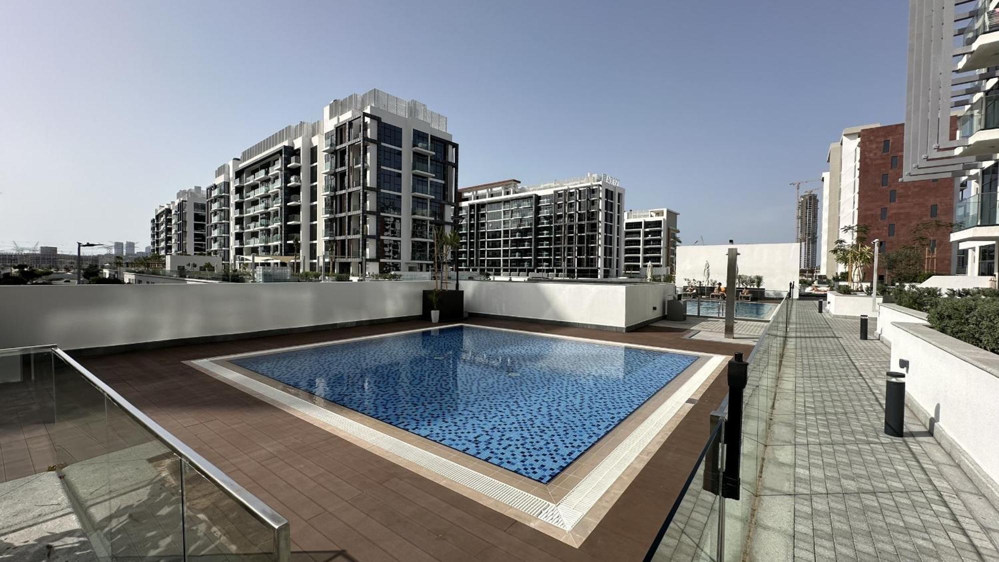 Easygo - Azizi Riviera 9 Bright * Dubai