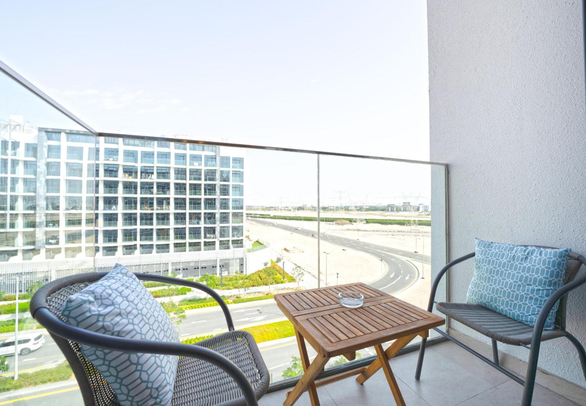 Easygo - Azizi Riviera 9 Bright *